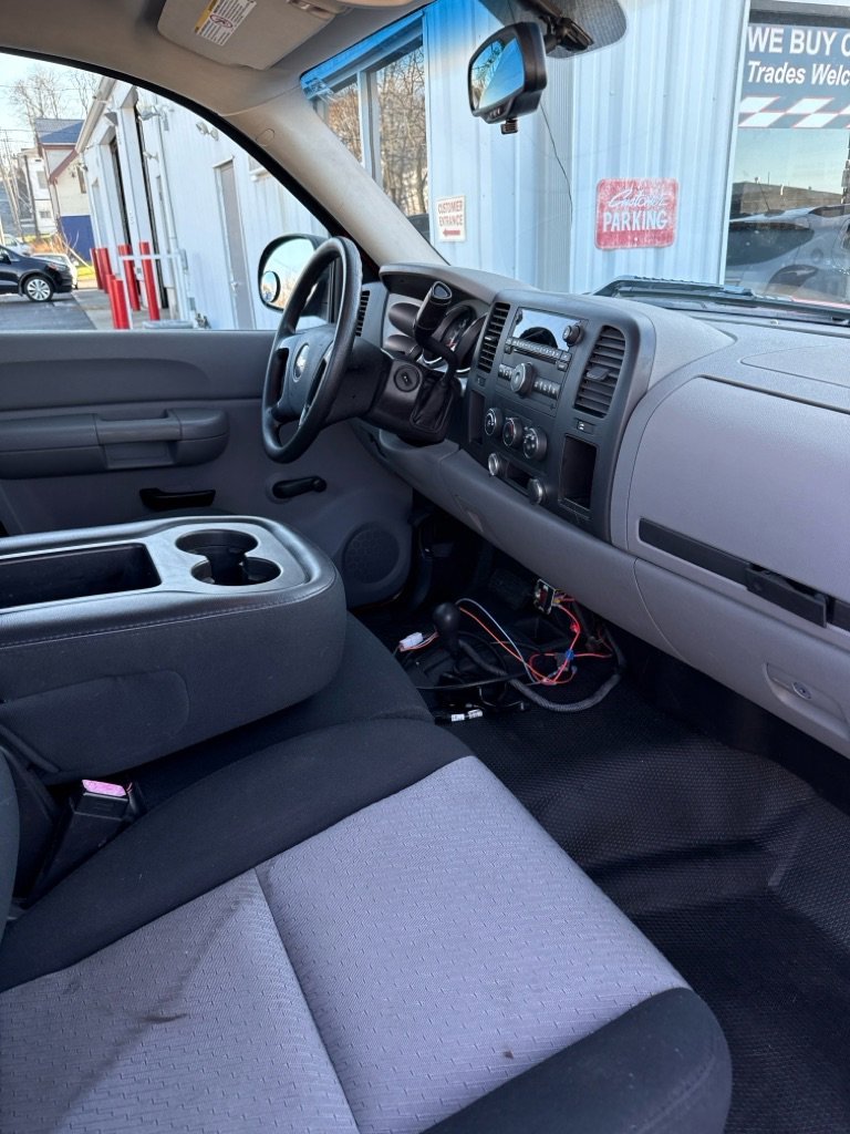 Used 2008 Chevrolet Silverado 2500 W/T w/ Snow Plow Prep Package image 29