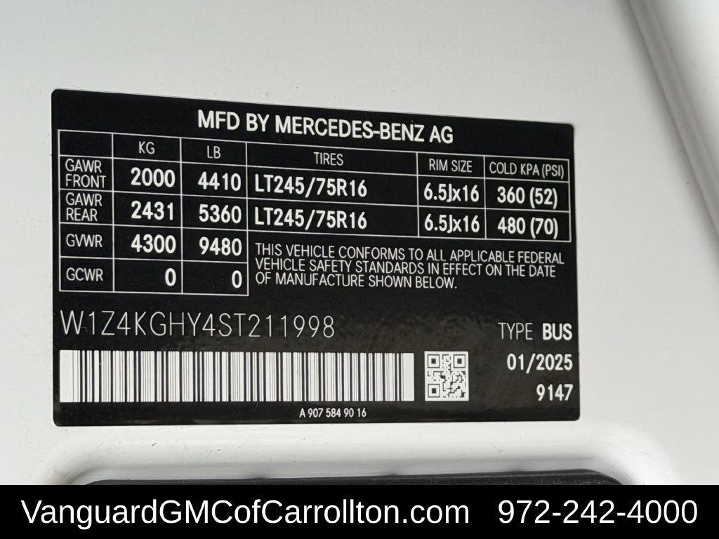 Used 2025 Mercedes-Benz Sprinter 2500 image 32