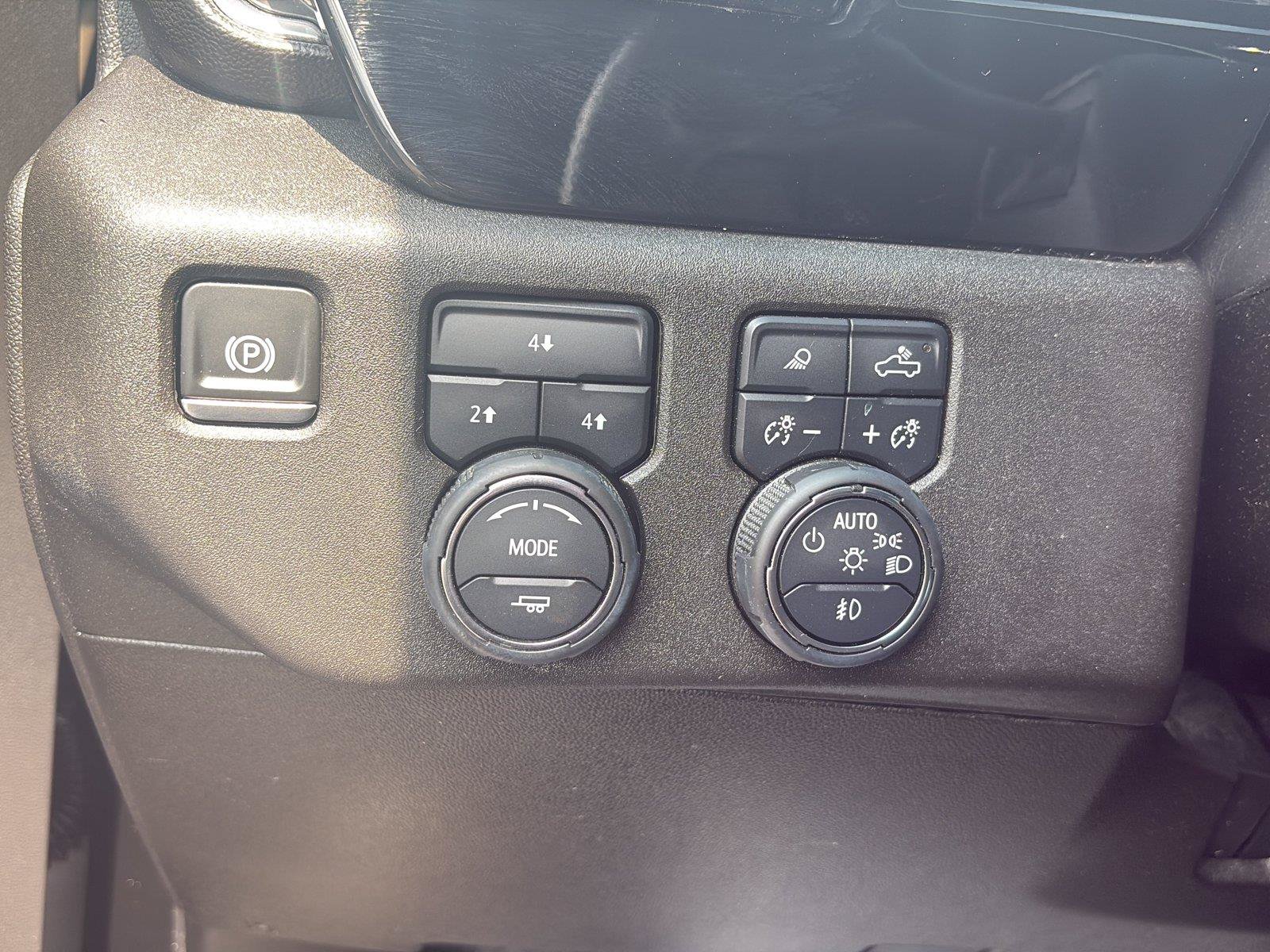 Used 2024 Chevrolet Silverado 2500 LT w/ Midnight Edition AWD/4WD image 28