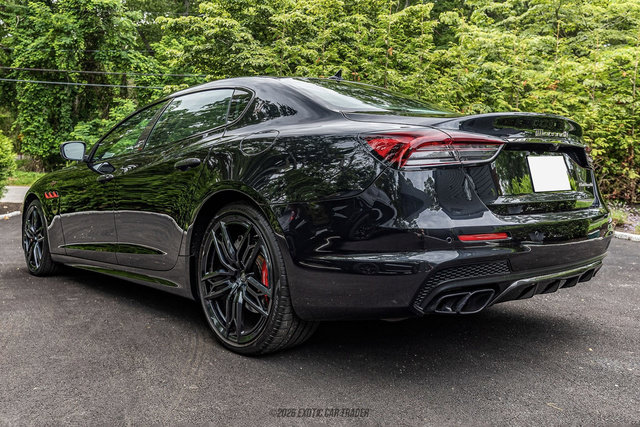 Used 2022 Maserati Quattroporte Trofeo RWD image 6