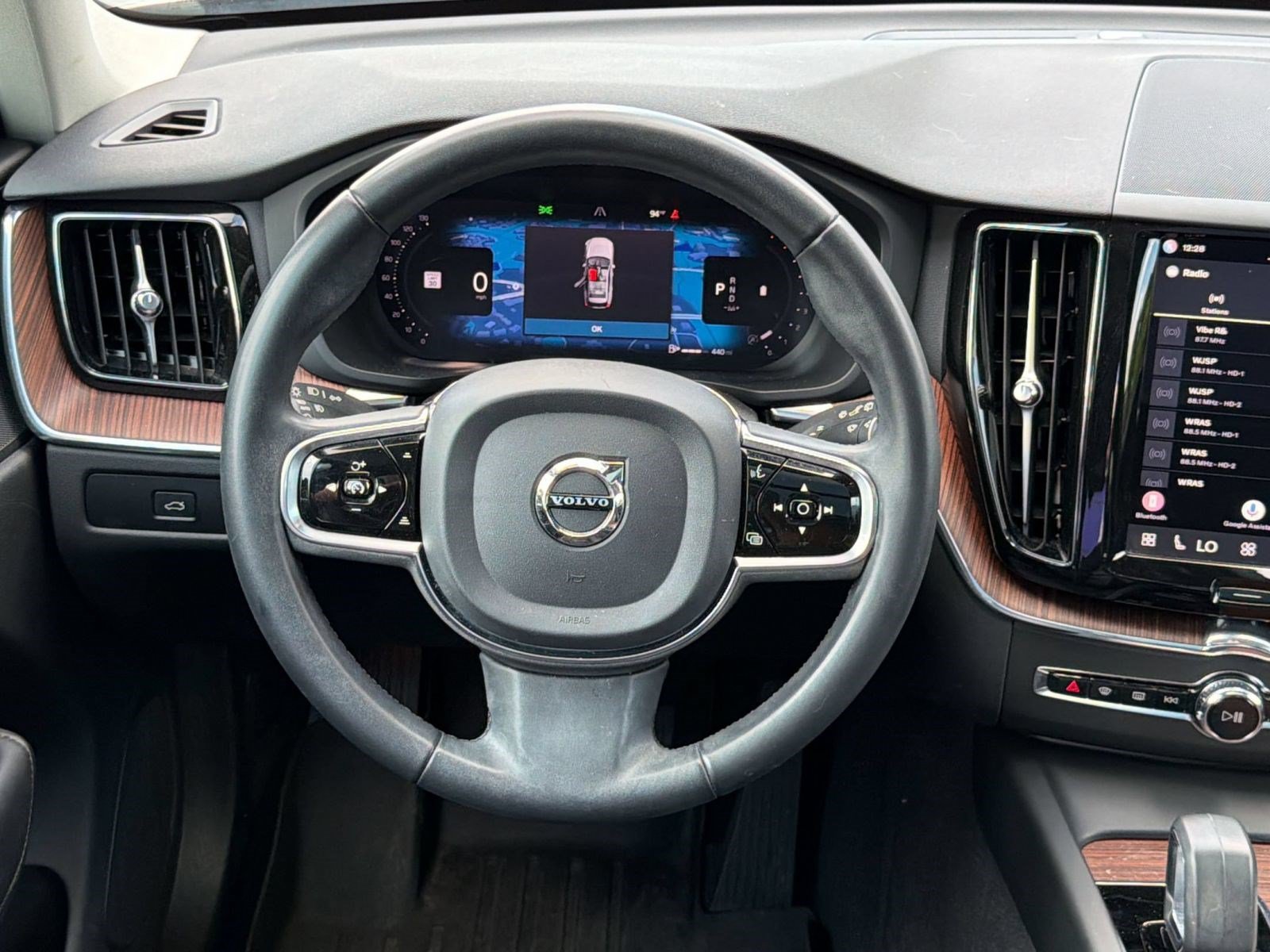 Certified 2024 Volvo XC60 B5 Plus AWD/4WD image 11