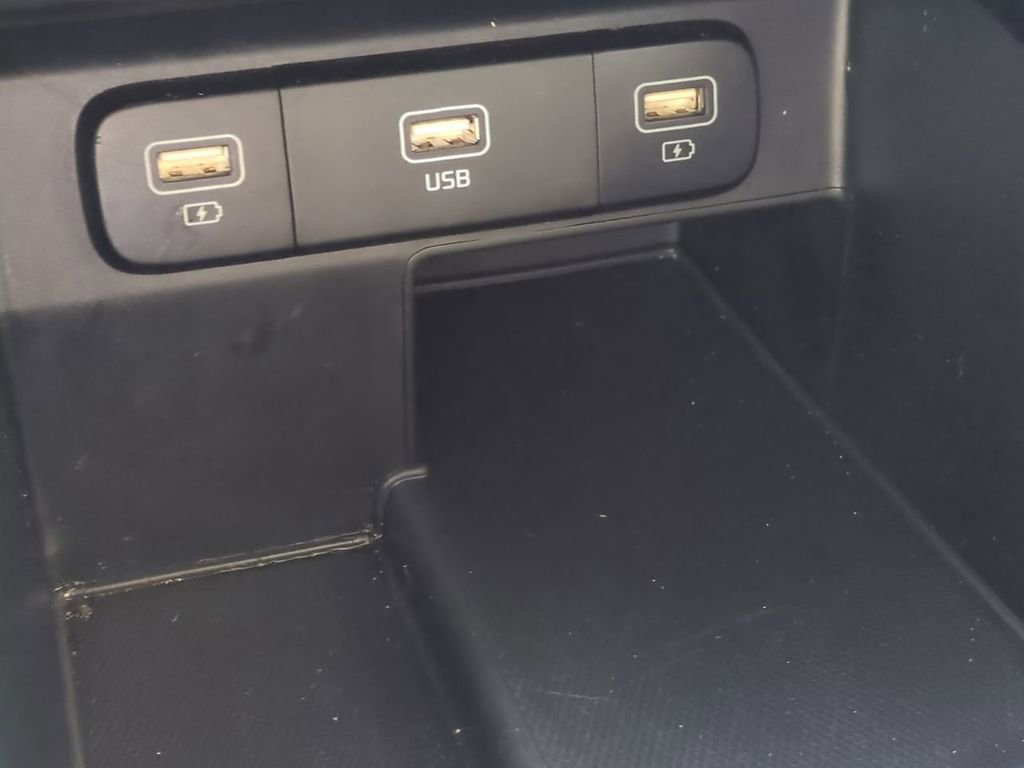 Used 2021 Kia Sorento S image 21