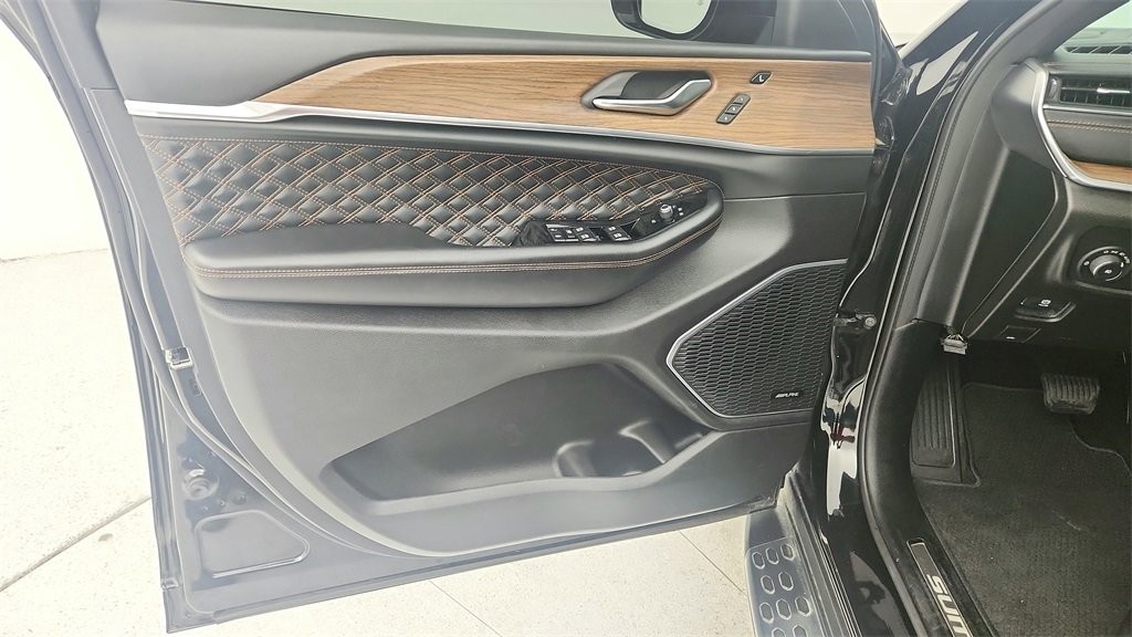 Used 2021 Jeep Grand Cherokee L Summit w/ Luxury Tech Group V image 24