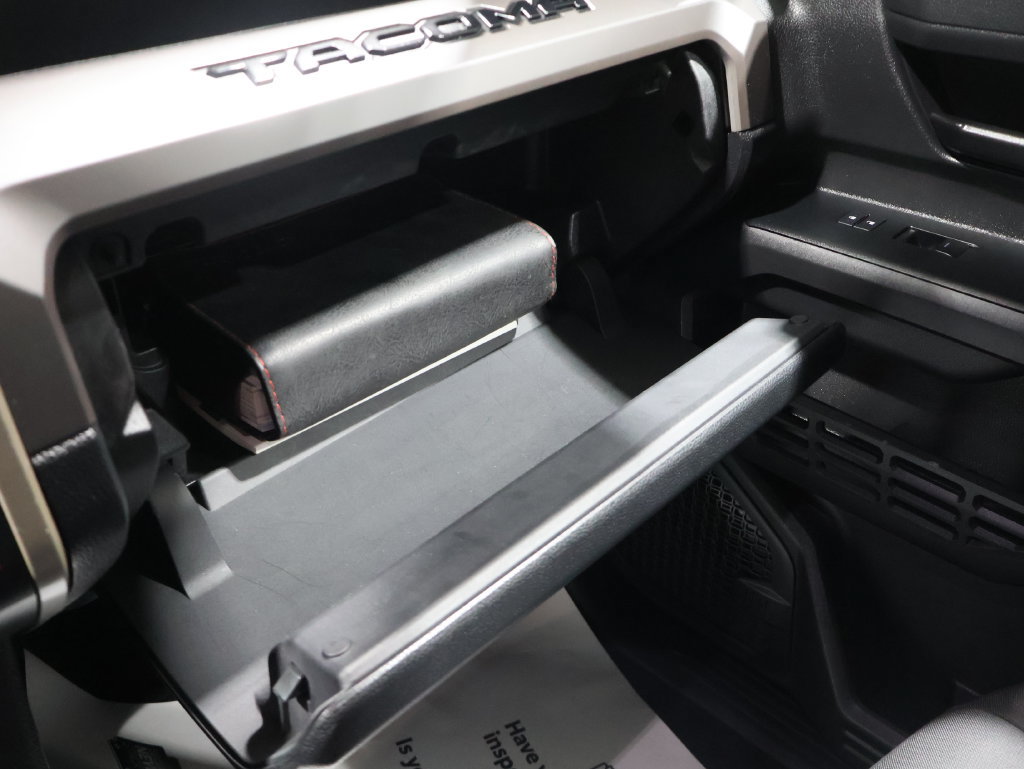 Used 2024 Toyota Tacoma SR5 AWD/4WD image 31