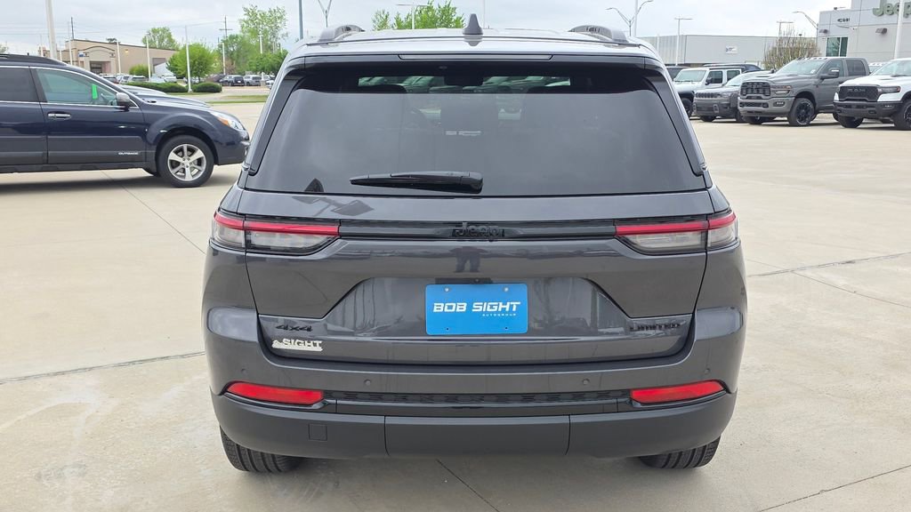 New 2025 Jeep Grand Cherokee Limited w/ Black Appearance Package AWD/4WD image 4