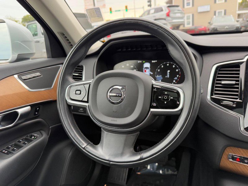 Certified 2022 Volvo XC90 T6 Momentum w/ Advanced Package image 13