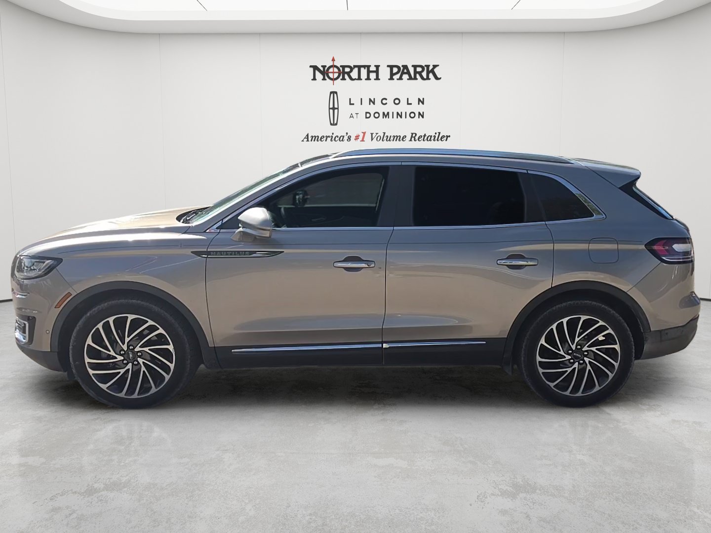 Used 2020 Lincoln Nautilus Reserve FWD image 2