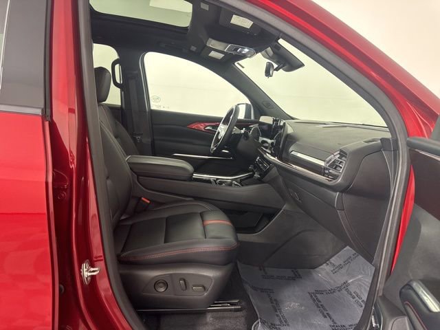 Used 2025 Chevrolet Traverse RS image 16