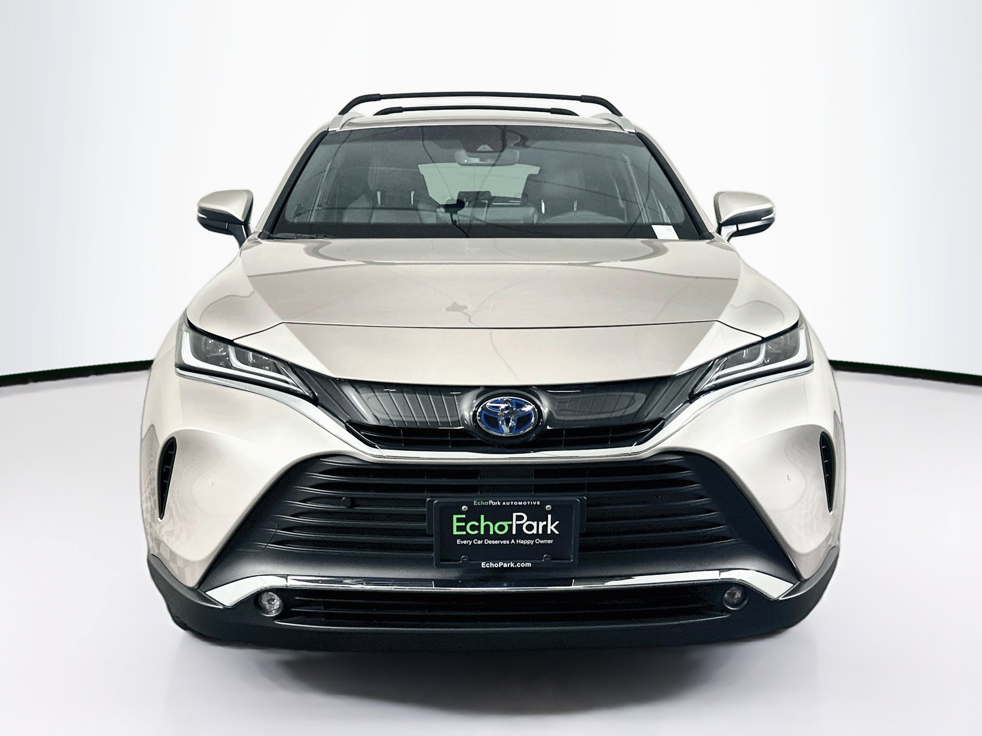 Used 2024 Toyota Venza XLE AWD/4WD image 2