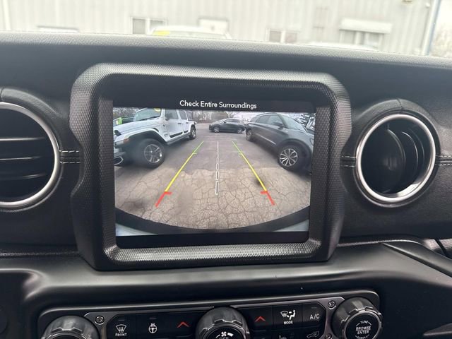 Used 2019 Jeep Wrangler Unlimited Sahara AWD/4WD image 22