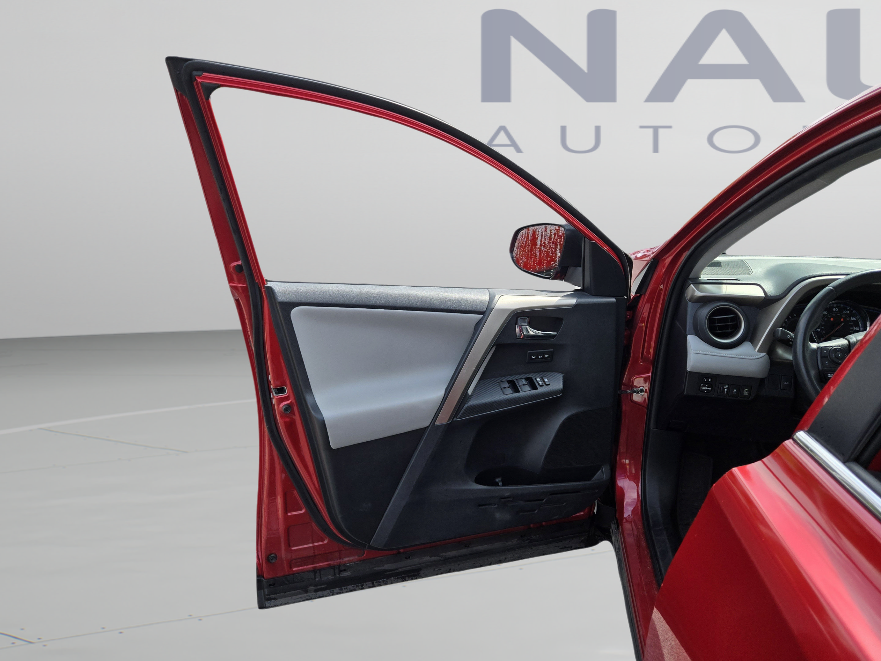 Used 2015 Toyota RAV4 Limited w/ Technology Package FWD image 9