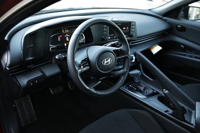 Certified 2025 Hyundai Elantra Sport FWD image 16