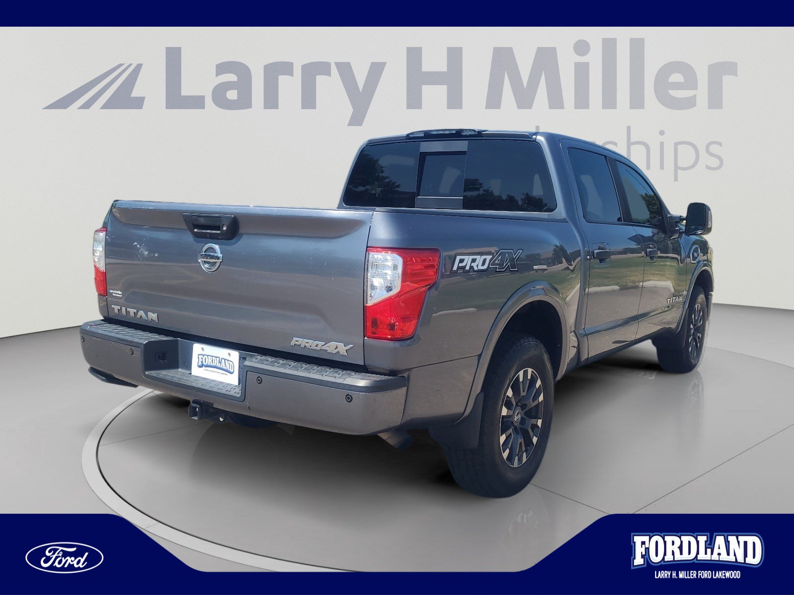 Used 2017 Nissan Titan PRO-4X AWD/4WD image 5