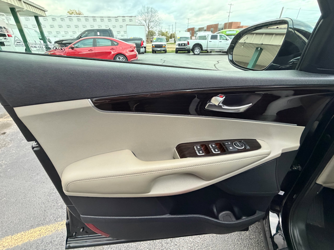 Used 2019 Kia Sorento LX image 17