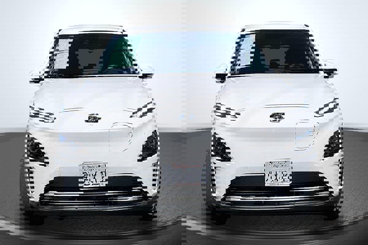 Used 2023 Hyundai Kona SE FWD image 3