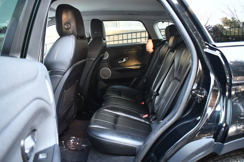 Used 2017 Land Rover Range Rover Evoque SE image 29