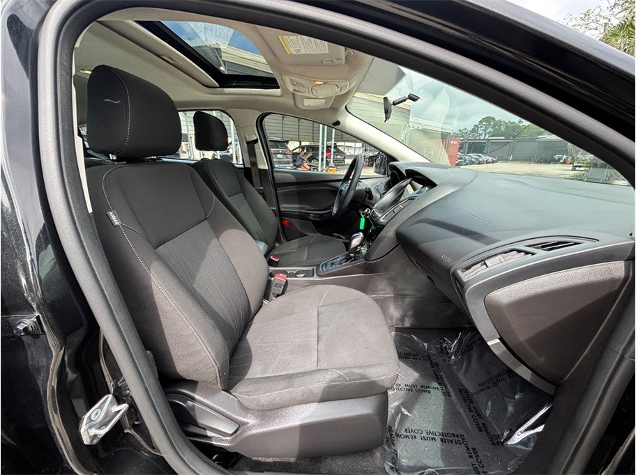 Used 2015 Ford Focus SE FWD image 31