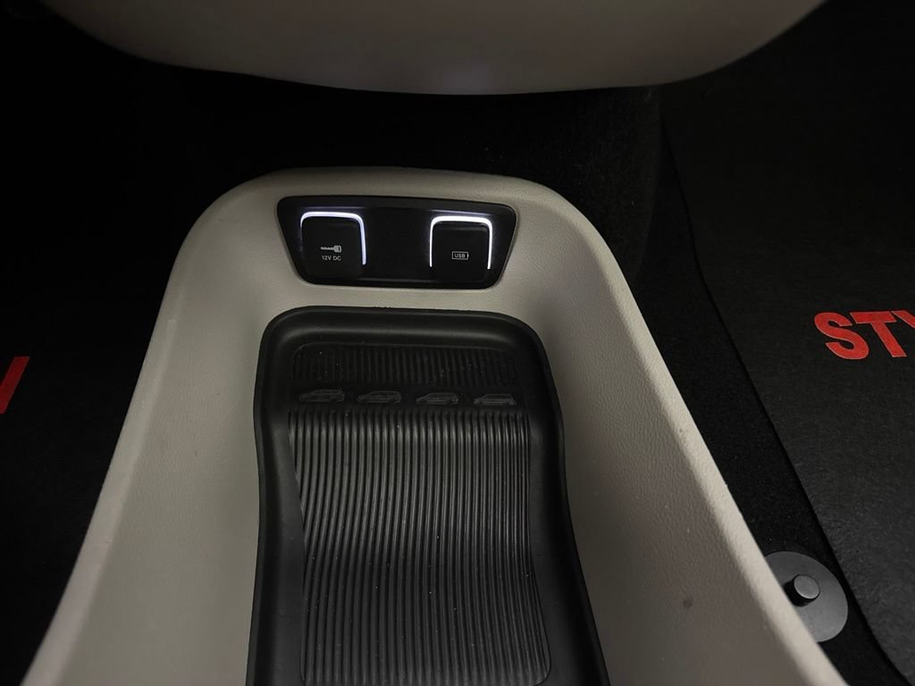 Used 2020 Chrysler Pacifica Limited FWD image 40