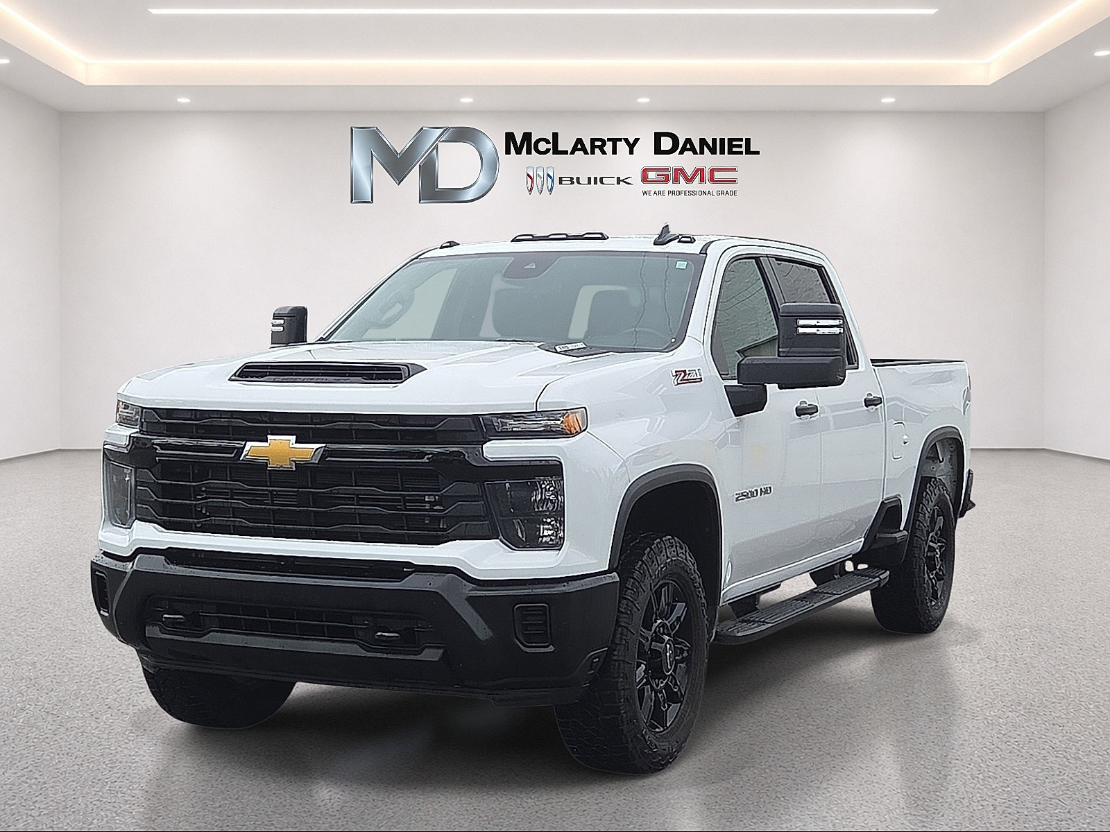 Used 2025 Chevrolet Silverado 2500 W/T AWD/4WD image 3