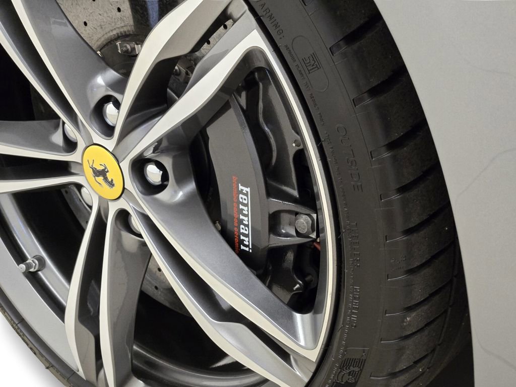 Used 2017 Ferrari GTC4Lusso AWD/4WD image 14