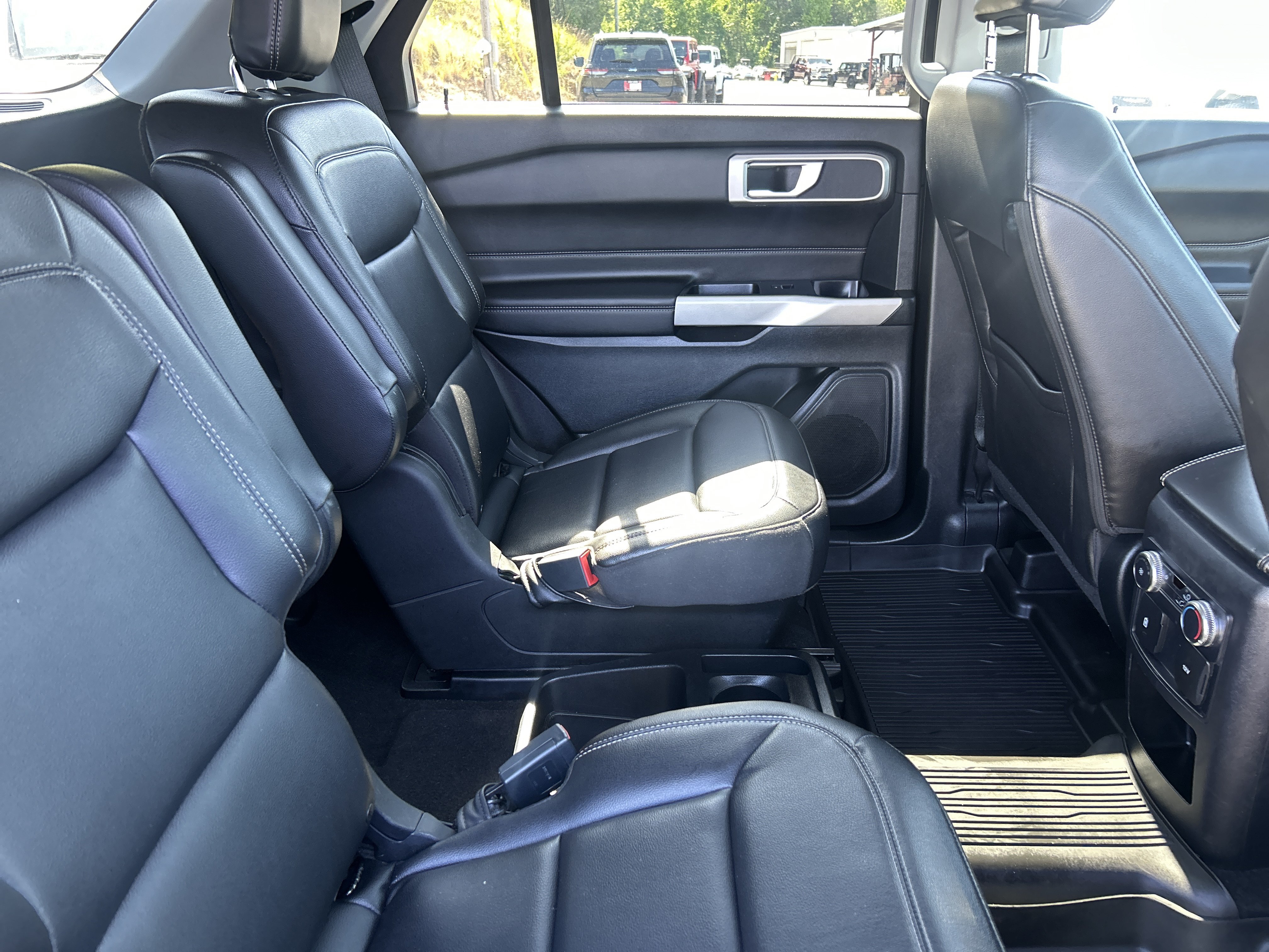 Used 2021 Ford Explorer XLT w/ Equipment Group 202A RWD image 58