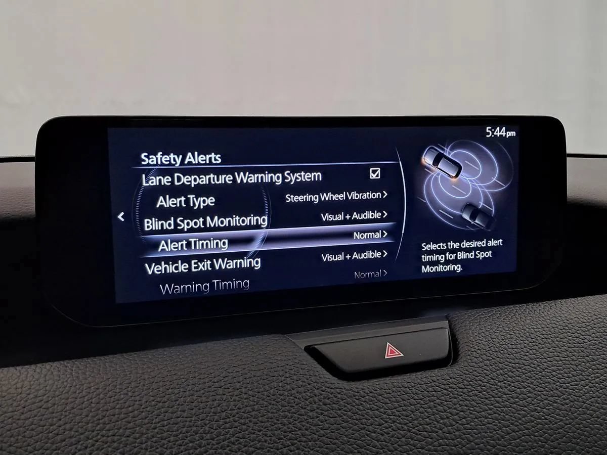 Used 2024 MAZDA CX-90 Plug-In Hybrid w/ Premium Pkg AWD/4WD image 30