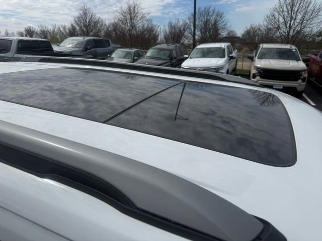 Used 2017 Ford Explorer XLT w/ Equipment Group 202A image 5