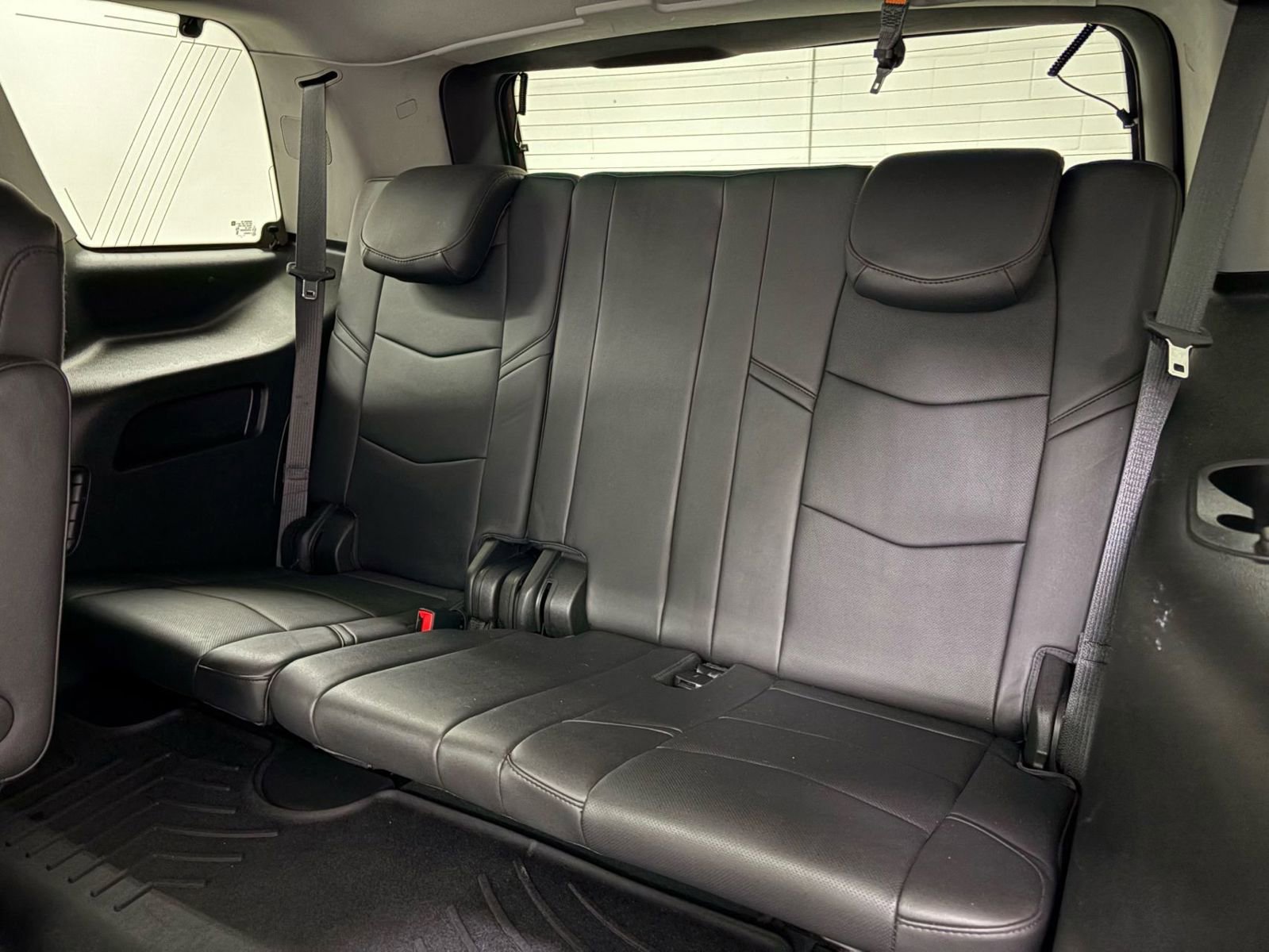 Used 2018 Cadillac Escalade Premium Luxury RWD image 19