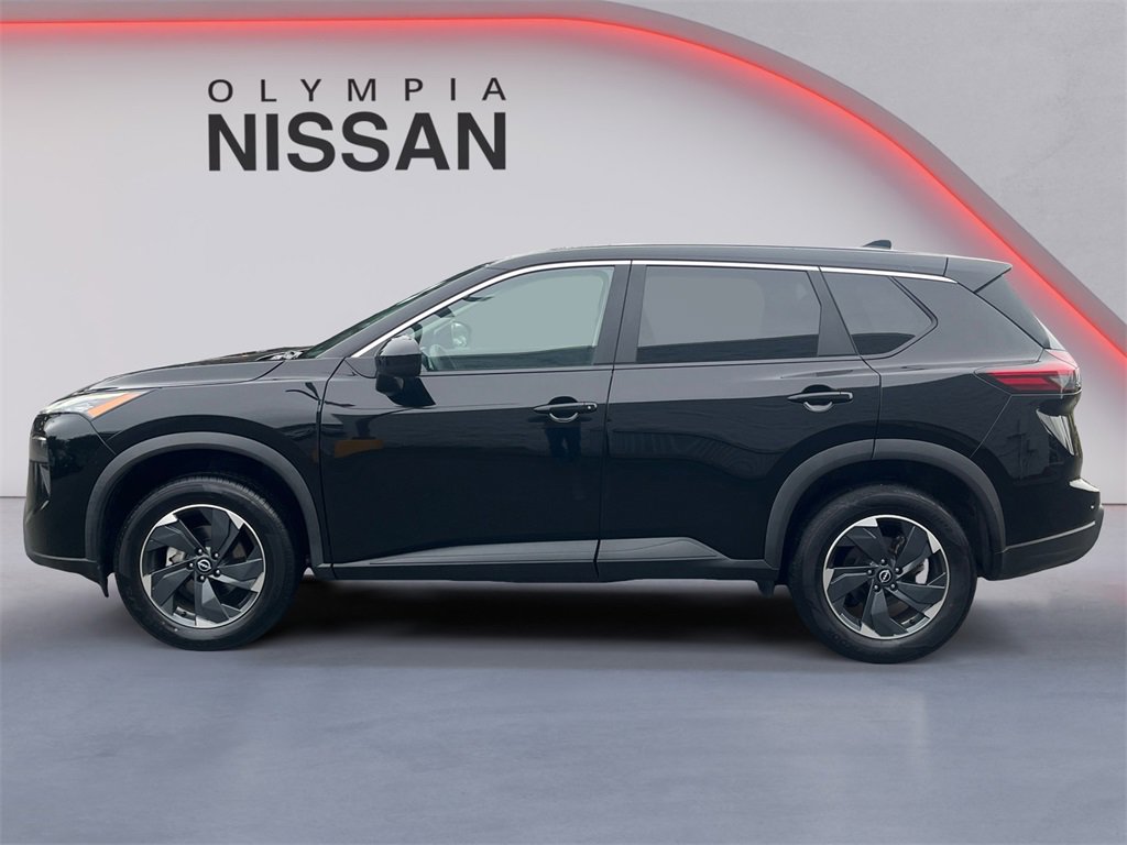 Used 2024 Nissan Rogue SV image 2