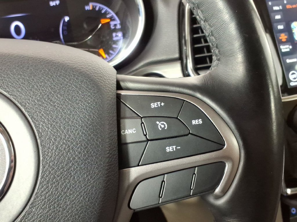 Used 2020 Jeep Grand Cherokee Limited AWD/4WD image 16