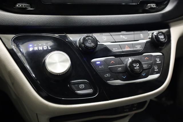 Used 2020 Chrysler Pacifica Touring-L image 22