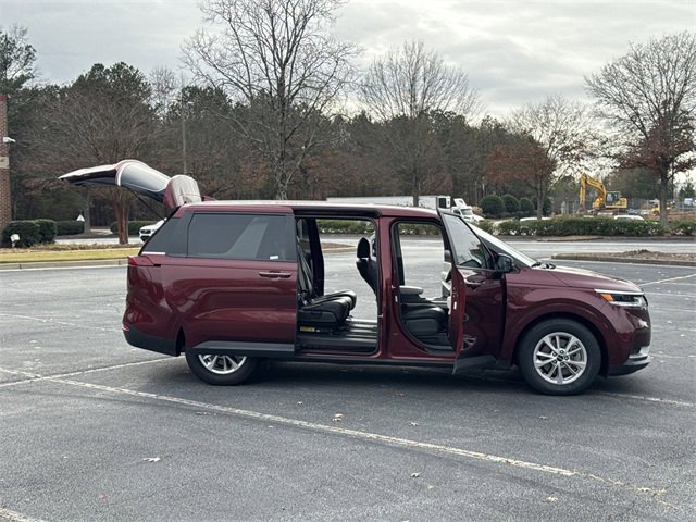 Used 2024 Kia Carnival LX image 12