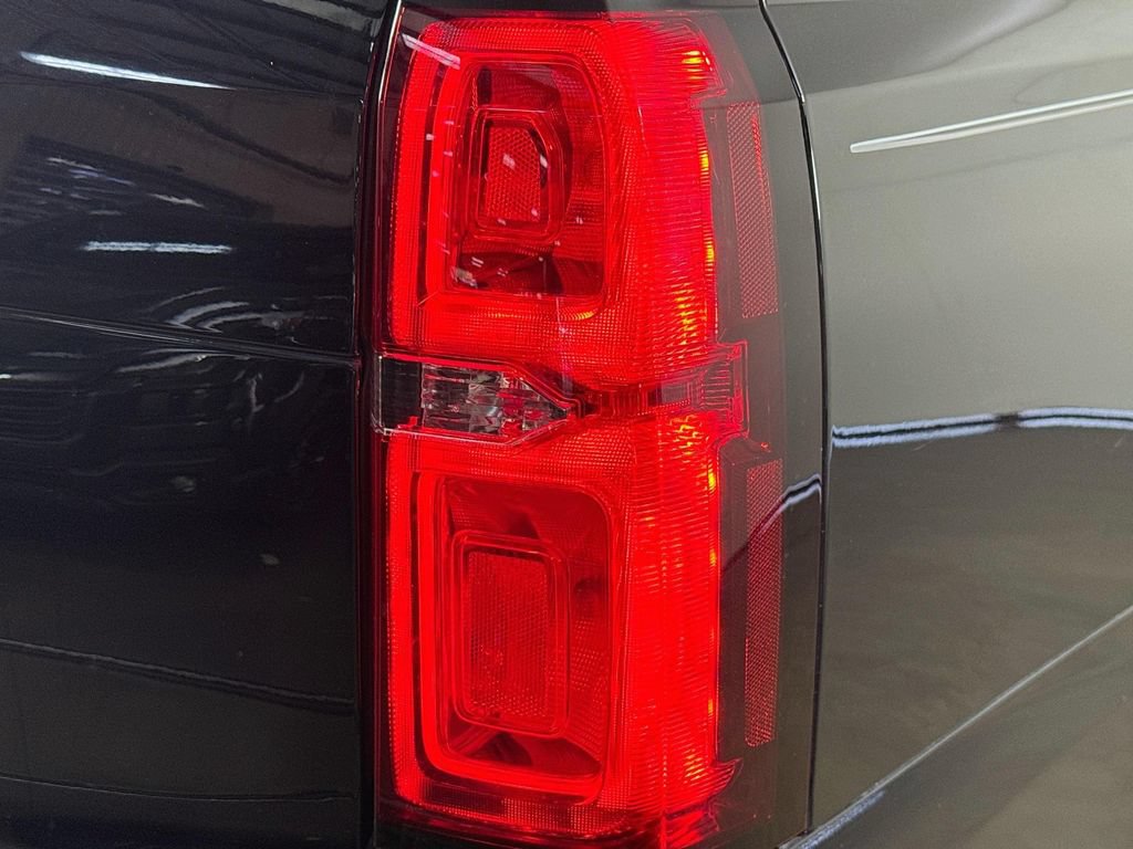 Used 2020 Chevrolet Suburban Premier AWD/4WD image 33