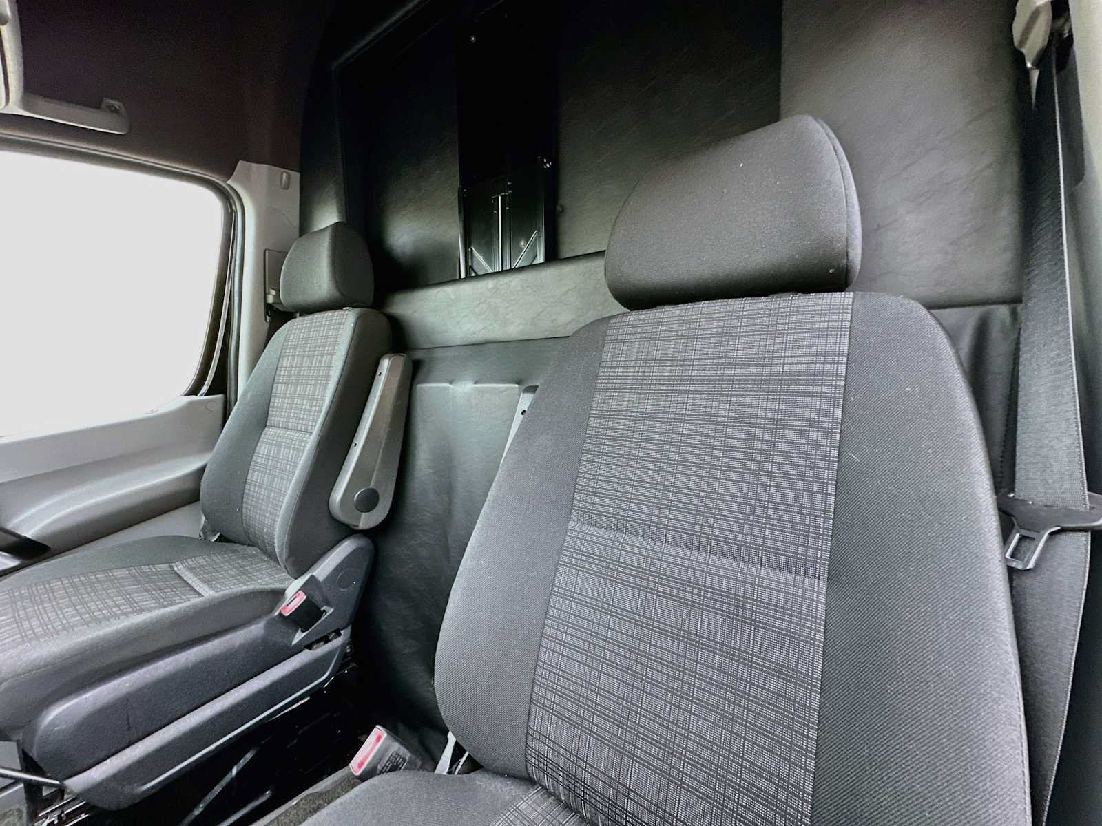 Used 2015 Mercedes-Benz Sprinter 2500 image 21