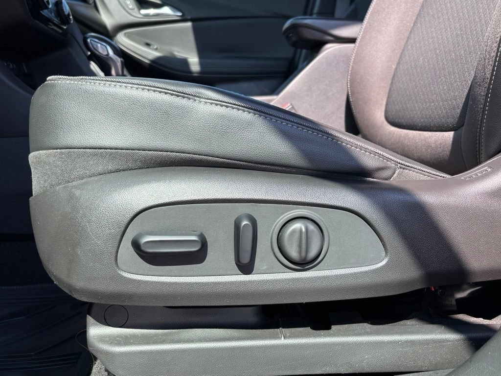 Used 2021 Buick Encore GX Preferred w/ Sport Touring Package FWD image 16