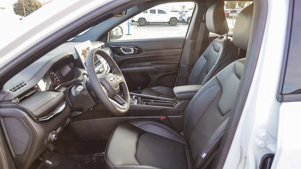 New 2026 Jeep Compass Latitude AWD/4WD image 18