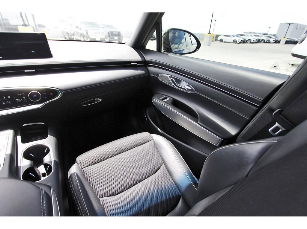 Used 2022 Genesis GV70 2.5T w/ Sport Prestige Package image 10