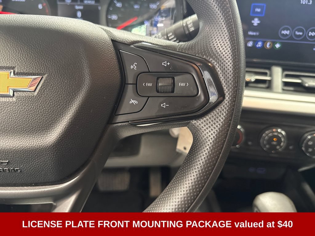 Used 2024 Chevrolet Trax LS w/ LS Convenience Package FWD image 4