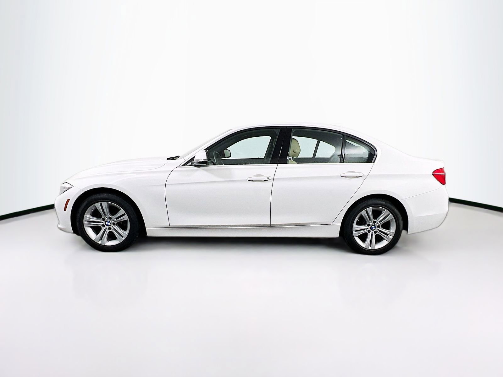 Used 2017 BMW 330i Sedan RWD image 4