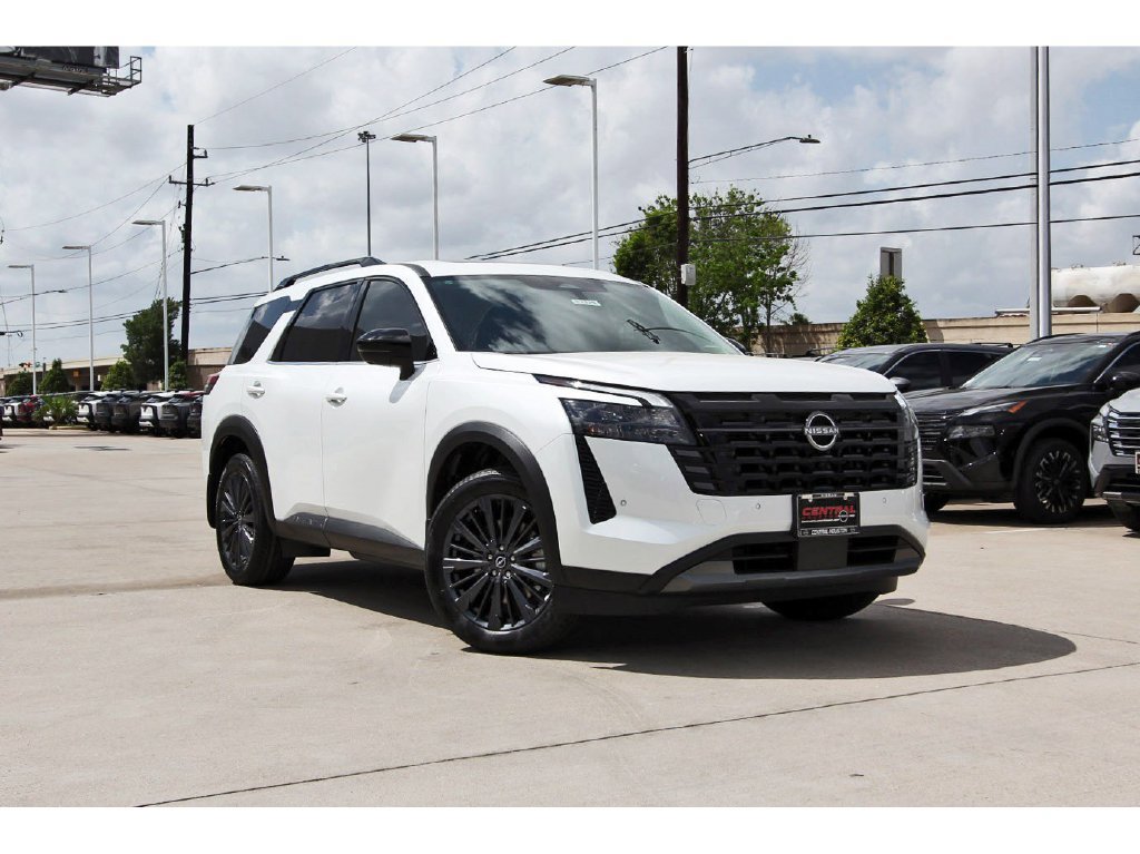 New 2026 Nissan Pathfinder SL w/ SL Premium Package (P04)
