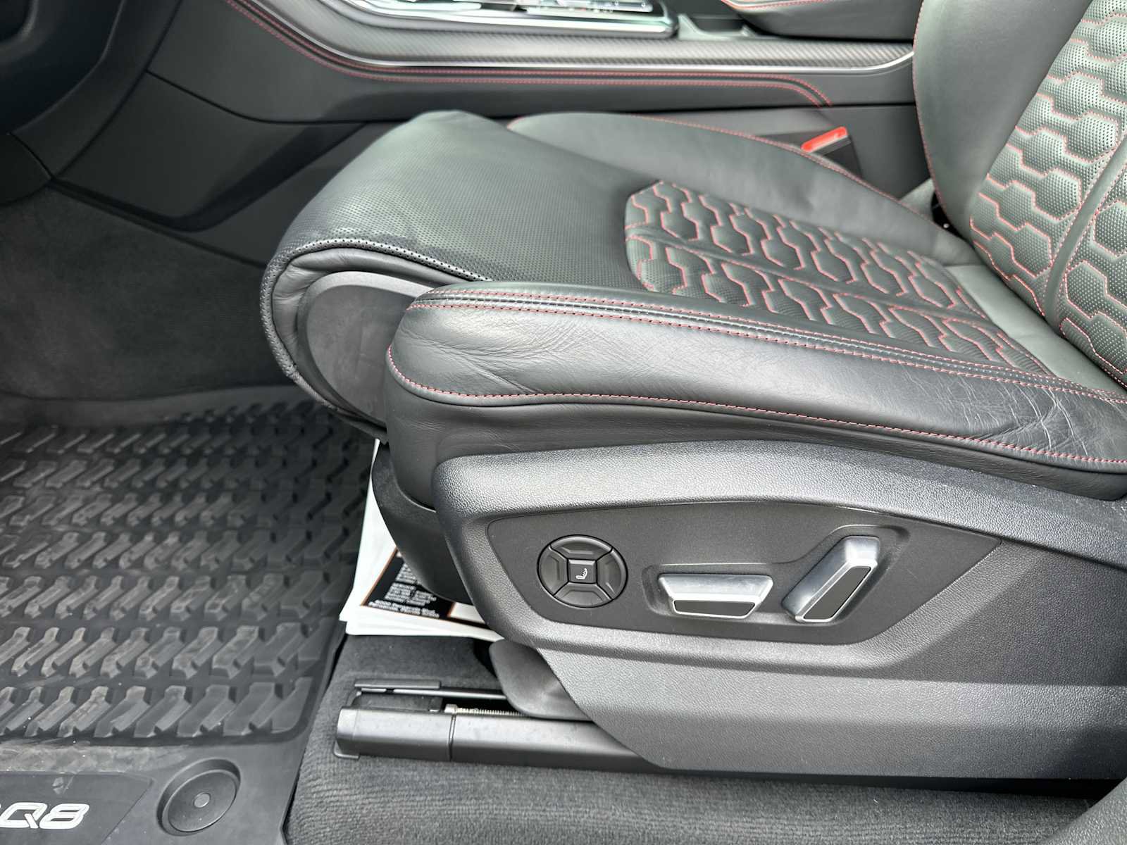 Used 2024 Audi RS Q8 image 26