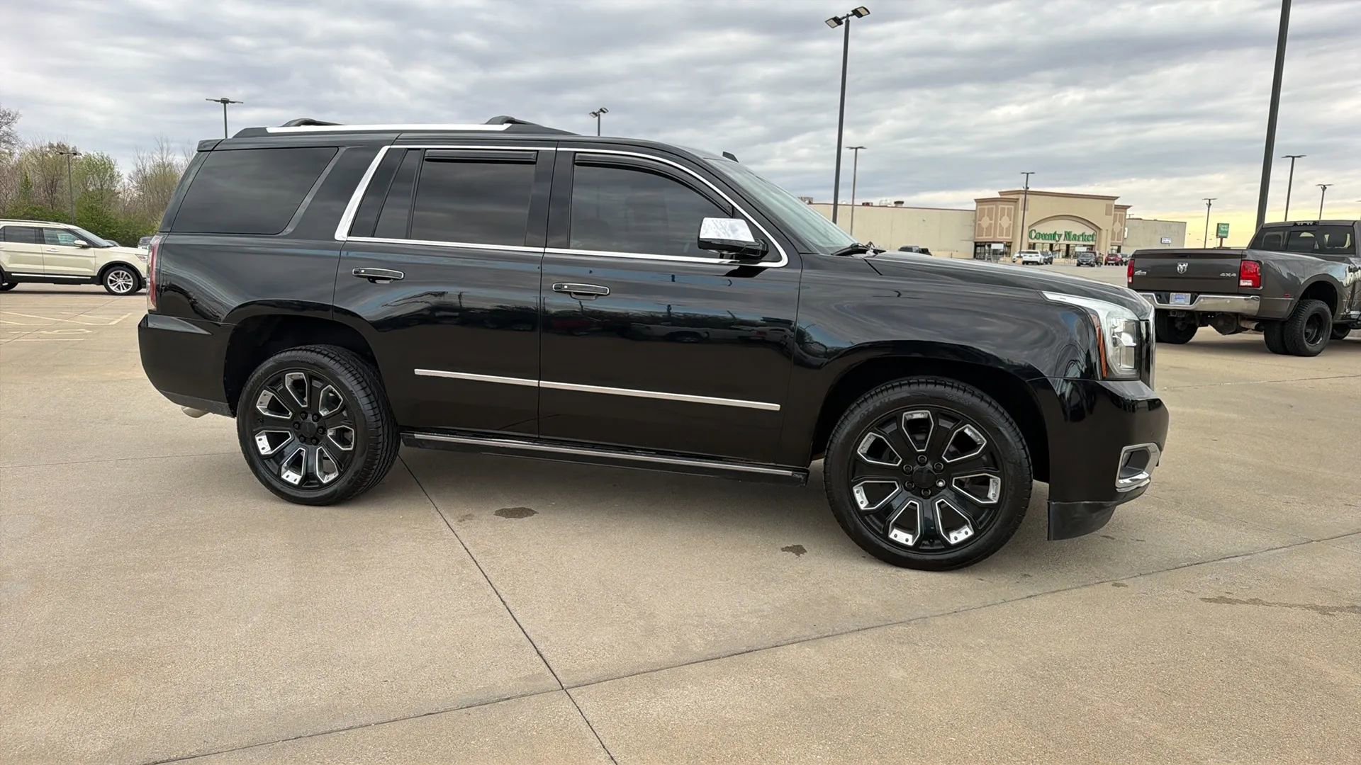 Used 2019 GMC Yukon Denali w/ Denali Ultimate Package image 28