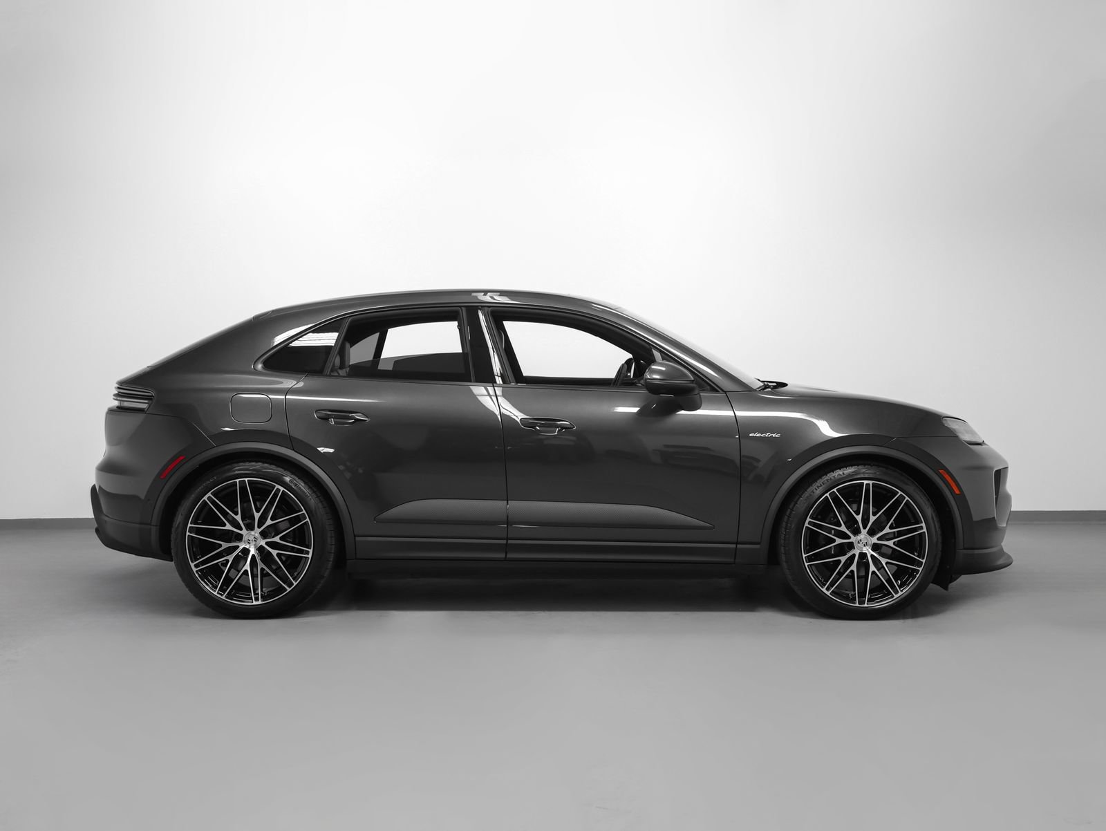 New 2026 Porsche Macan 4 Electric AWD/4WD image 13