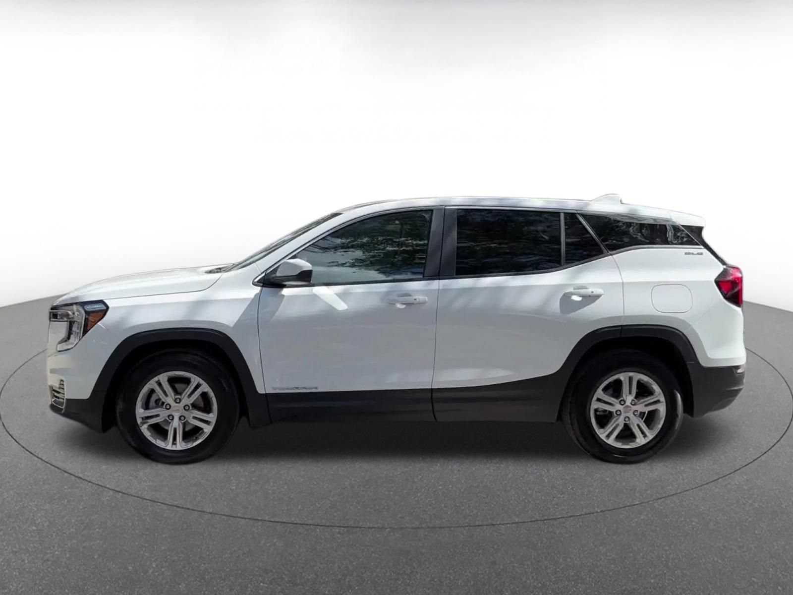 Used 2024 GMC Terrain SLE FWD image 8