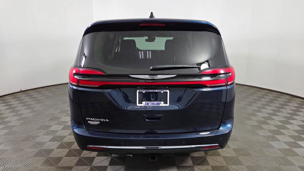 Used 2024 Chrysler Pacifica Touring-L FWD image 7