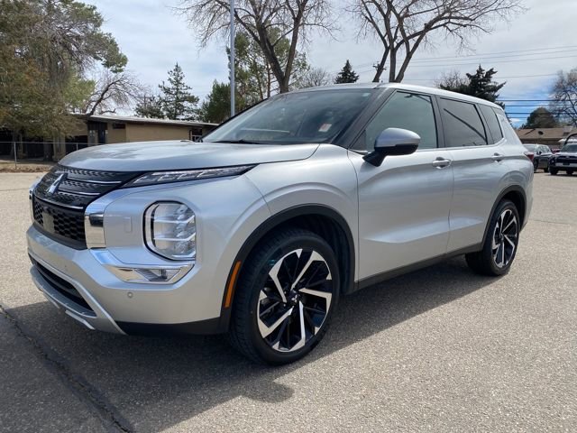 Used 2024 Mitsubishi Outlander SE Black Edition image 1