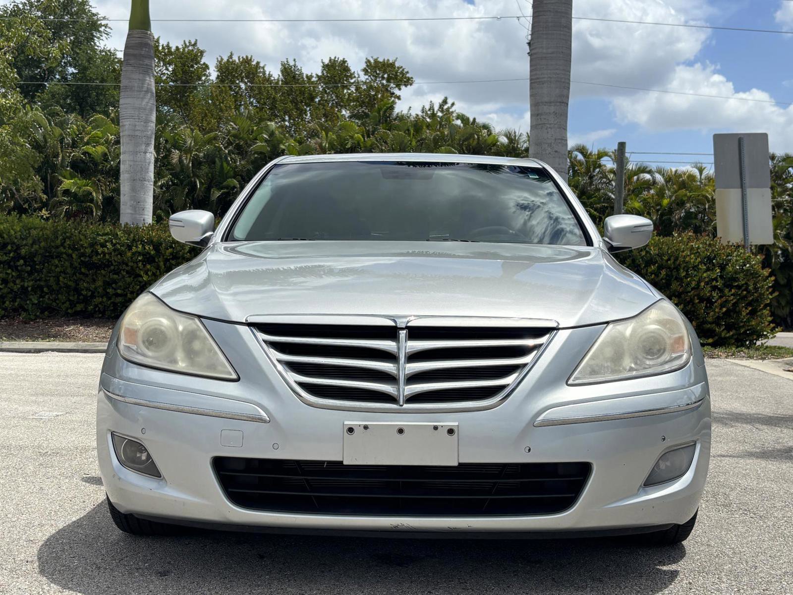 Used 2009 Hyundai Genesis 4.6 w/ Technology Pkg 5 RWD image 3