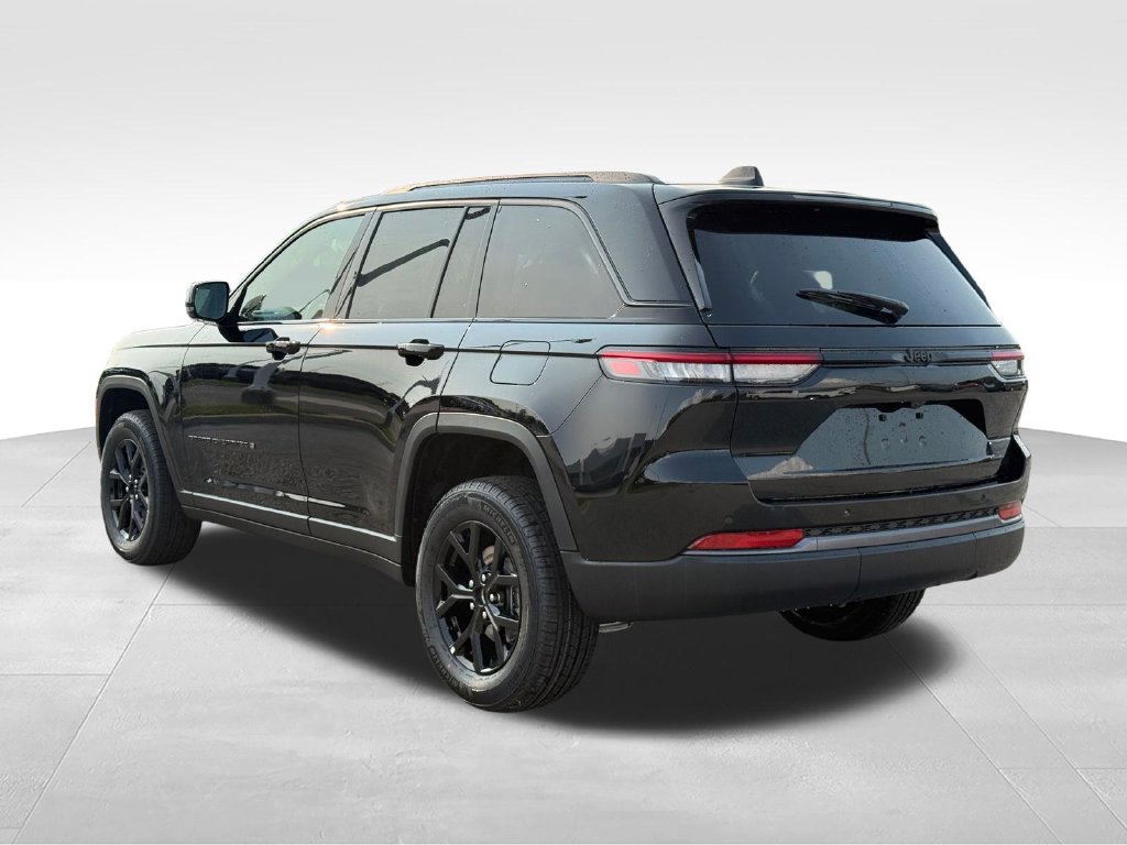 New 2026 Jeep Grand Cherokee Altitude RWD image 3