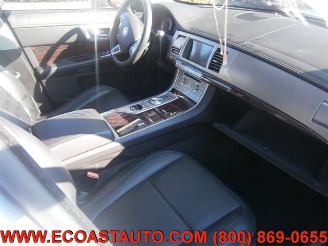 Used 2010 Jaguar XF Premium image 8