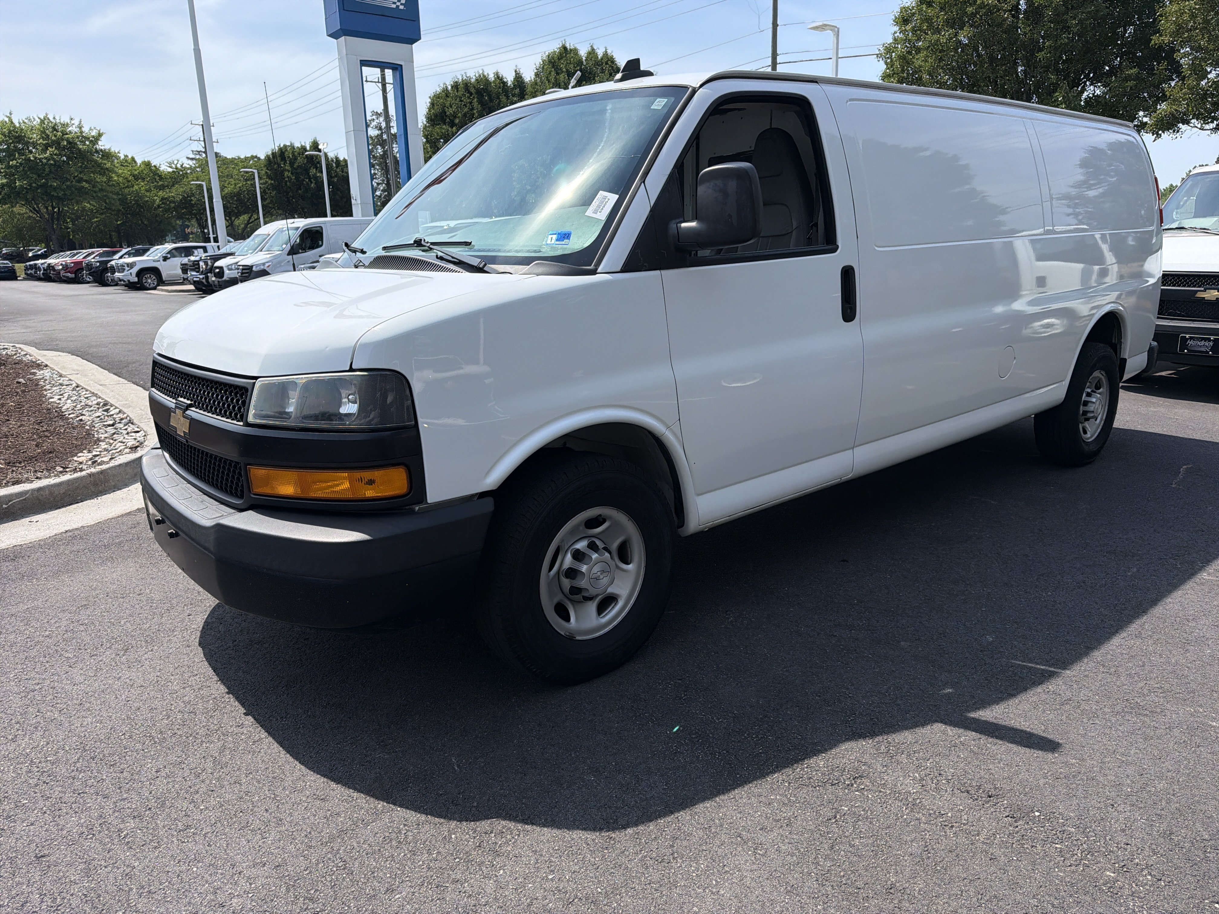 Used 2018 Chevrolet Express 2500 Extended RWD image 5